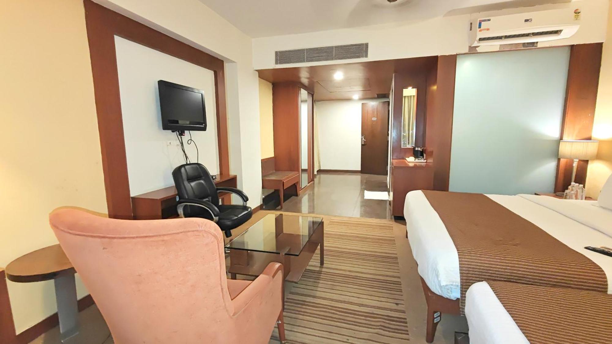 The Sky Imperial, Thaltej Hotel Ahmedabad Exterior photo
